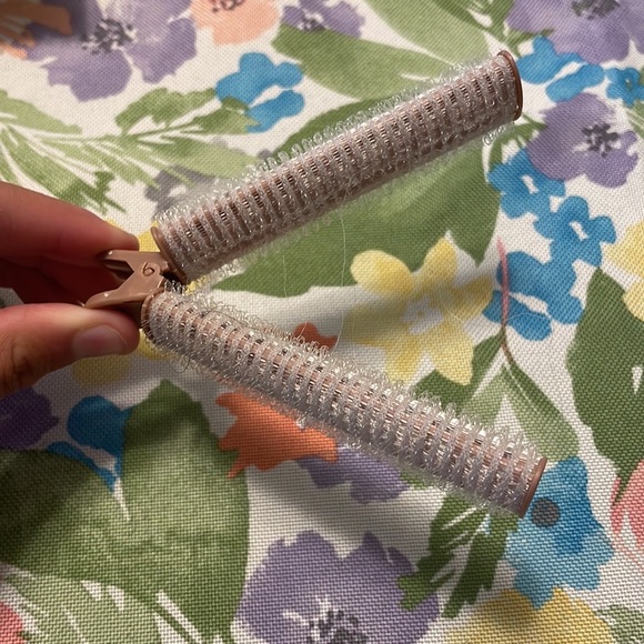 Volumizing roller clips ,New without tags. - Picture 3 of 5